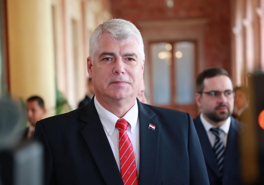 Arnoldo Wiens solicitó el apartamiento de tres fiscales