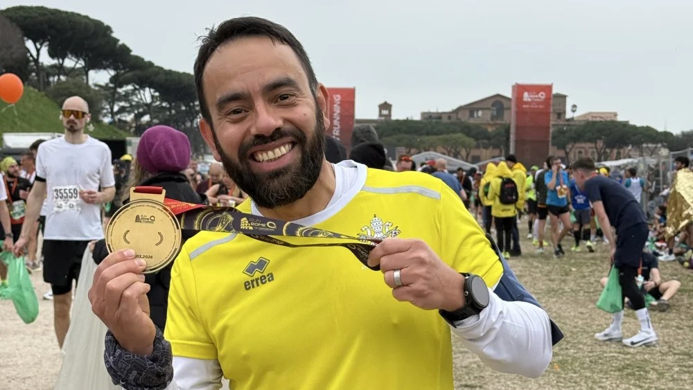 Sacerdote paraguayo corre maratón en Roma