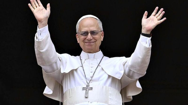Papa León XIV: “La Iglesia no bendice uniones irregulares, pero toda persona puede recibir bendición”