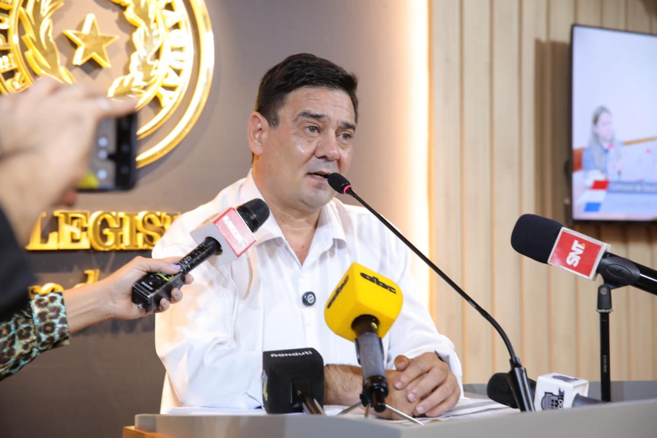 Parlamentarios exigen a Rolón aclarar amenazas del senador Rivas a fiscala