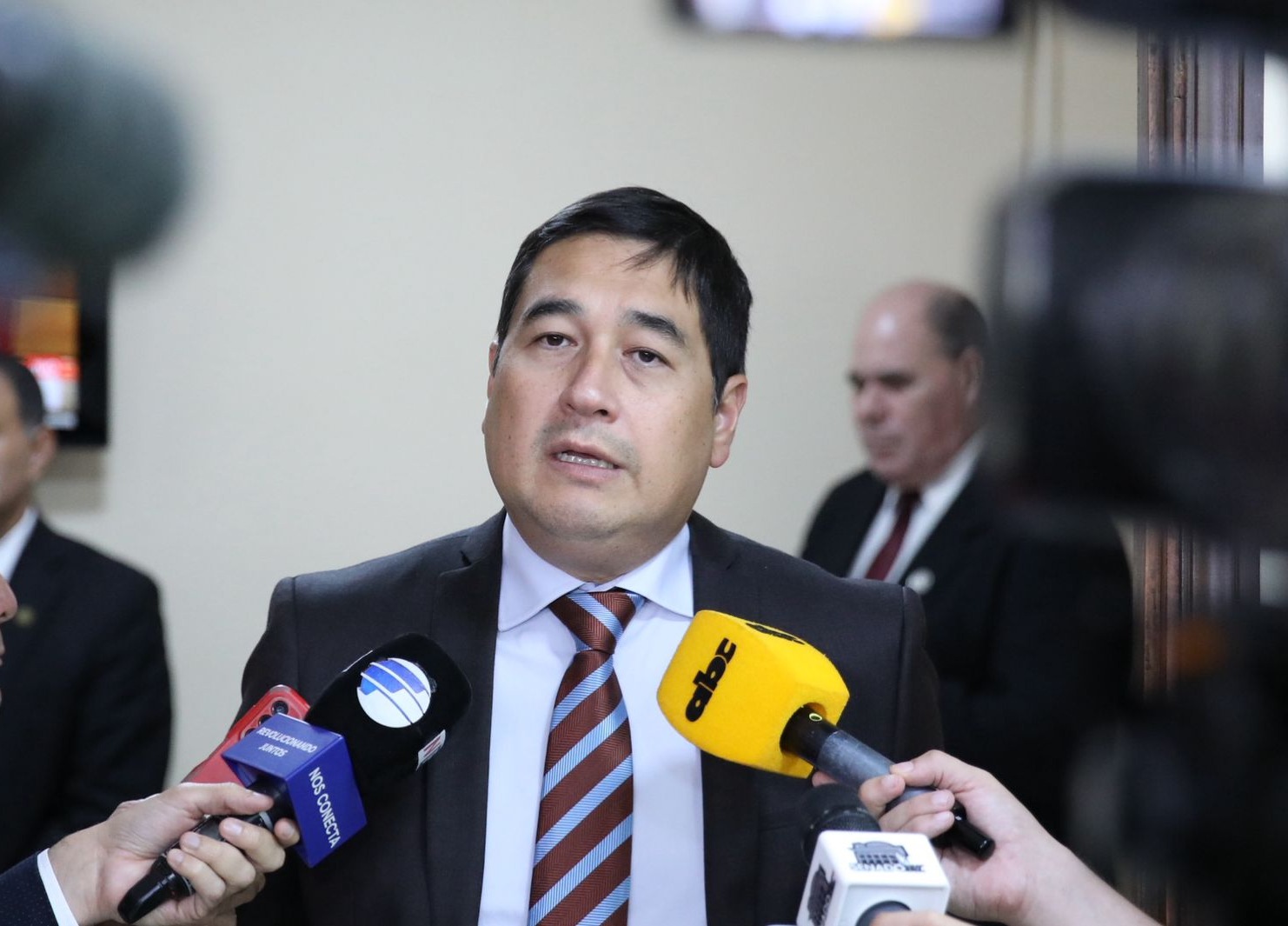 Nakayama fulmina a Rivas: «Tu título es una estafa, demostrá que sabés Derecho”