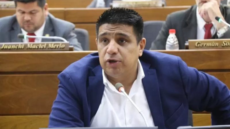 Meza dispara contra Núñez Agüero y Riera en polémica sesión