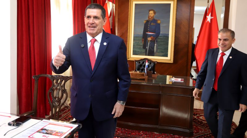HC retornó: Titular del Partido Colorado reaparece en medio de interna oficialista
