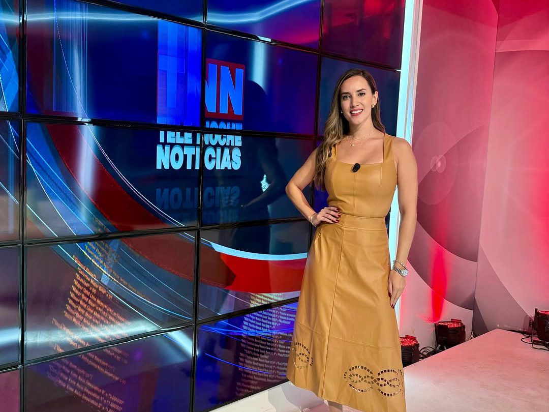 Marta Díaz debutó como conductora del noticiero central de Latele