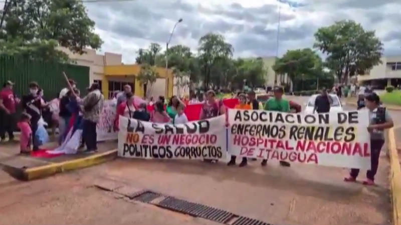 Pacientes de Itauguá denuncian abandono por falta de medicamentos