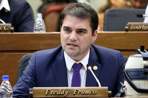 Diputado Franco niega retiro de visa y cuestiona a EE.UU.