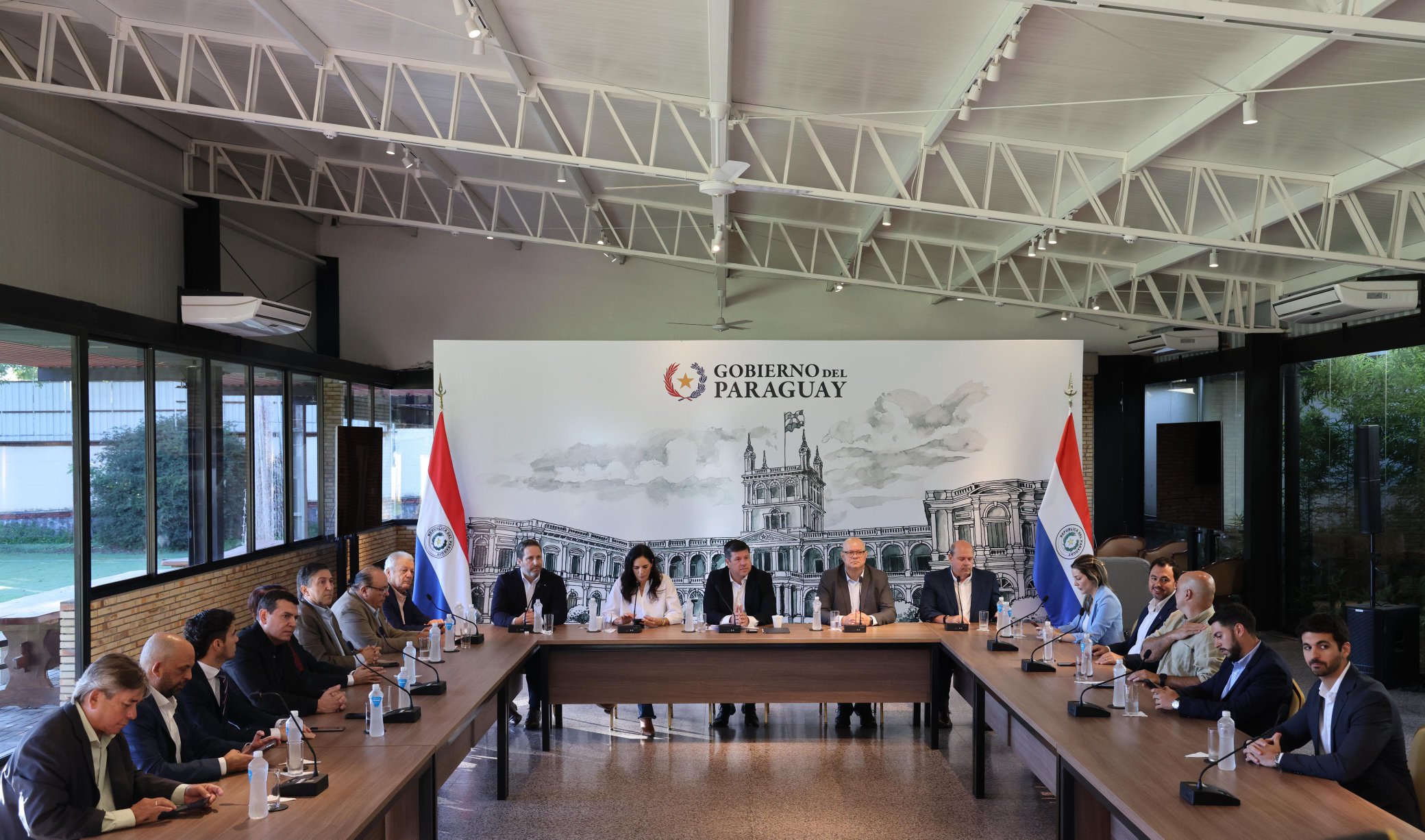 Gobierno acuerda plan de pago con proveedores: primer desembolso será de USD 150 millones para el MOPC