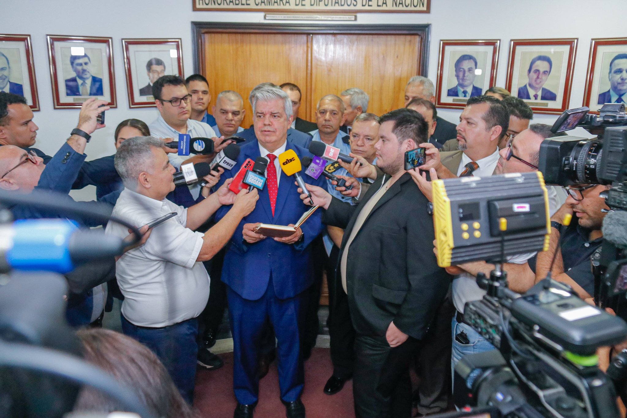 Riera endurece control en estadios y conciertos