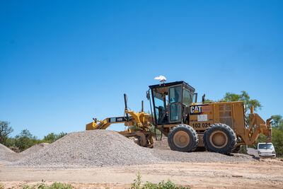 Empresa paraliza obras y despide a 300 empleados por deuda millonaria del Estado