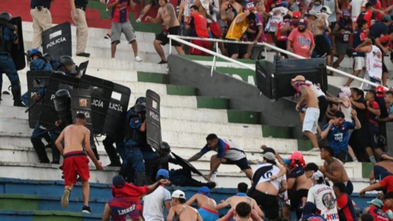 Lamentable: Clásico suspendido por incidentes en Graderías Norte