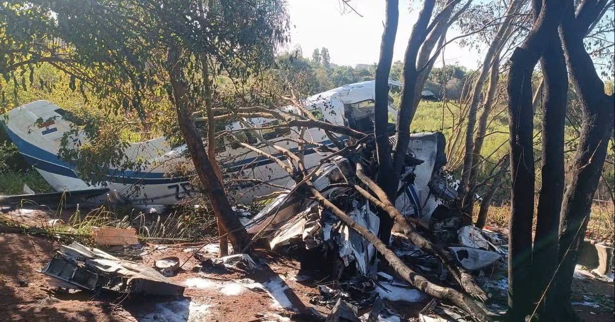 Vecinos se alzaron con USD 2 millones tras caída de avioneta