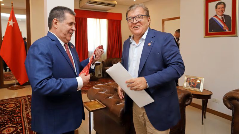 “¿La gente se muere porque Cartes, Nicanor o Mario Abdo sean senadores? No le importa a nuestro pueblo”, dice diputado