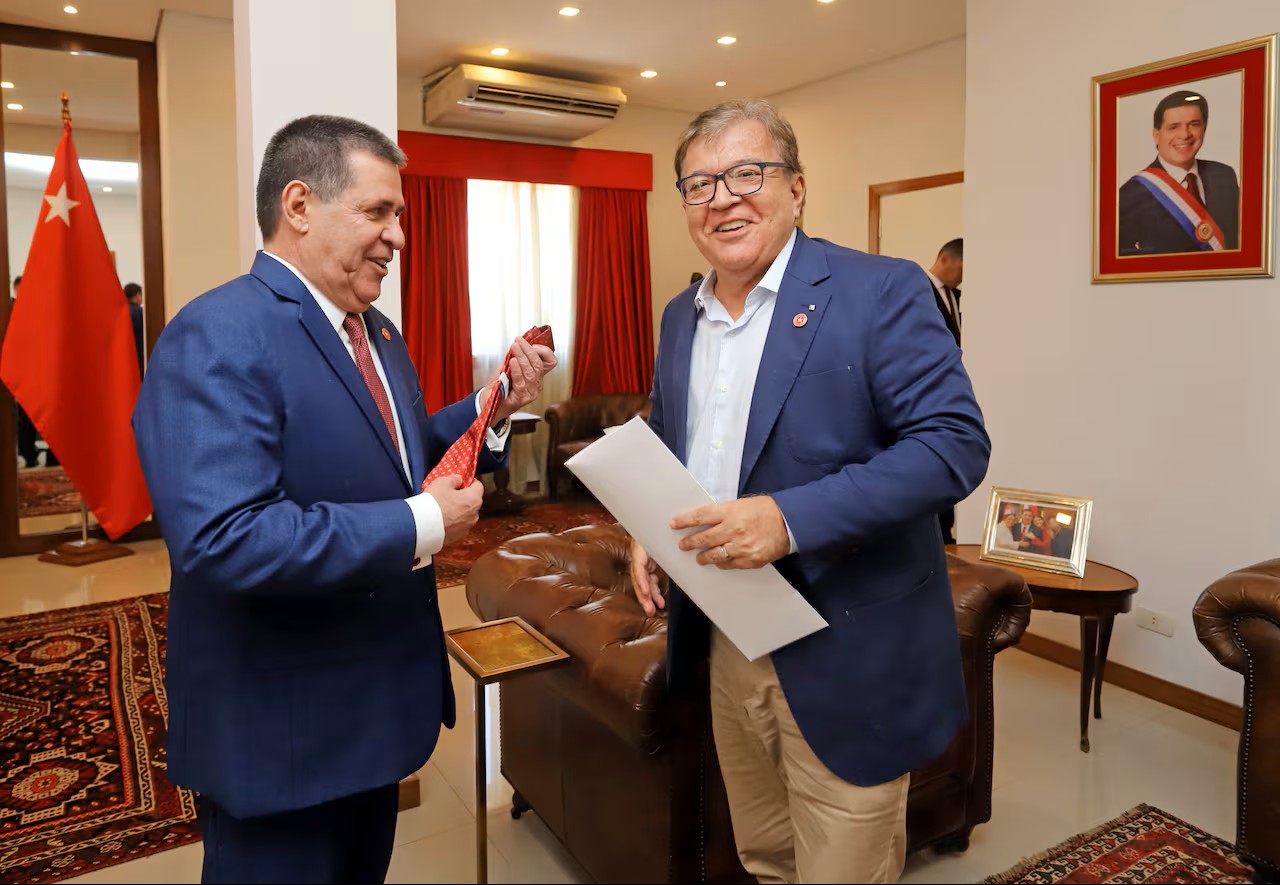“¿La gente se muere porque Cartes, Nicanor o Mario Abdo sean senadores? No le importa a nuestro pueblo”, dice diputado