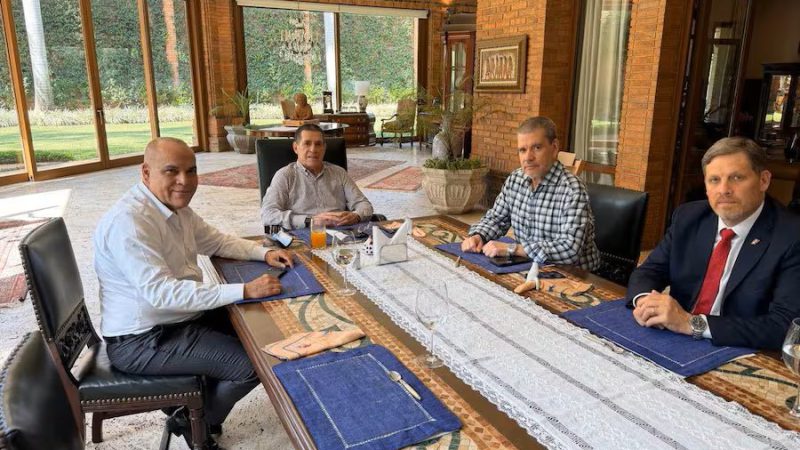 Senadores transmiten a Cartes decisión de acompañar a Baruja para la chapa 2028