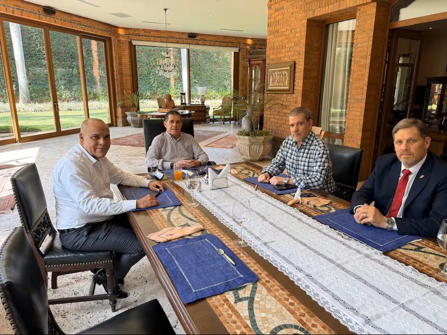 Senadores transmiten a Cartes decisión de acompañar a Baruja para la chapa 2028