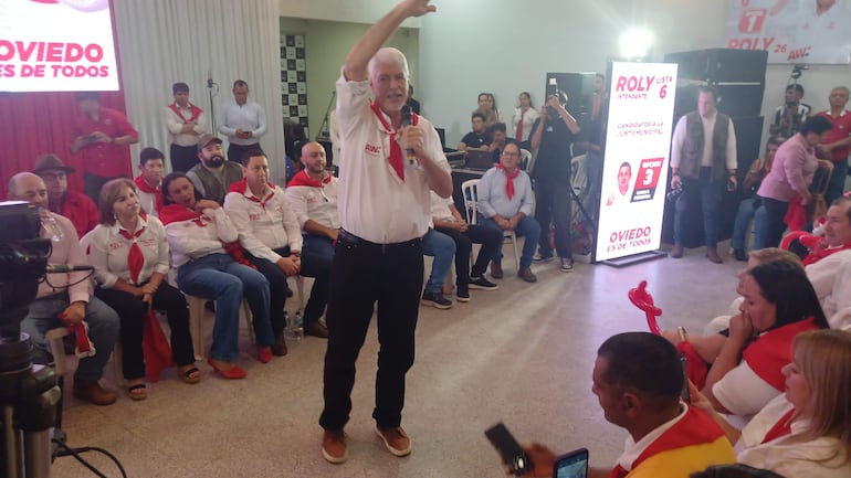 Arnoldo Wiens dispara contra Santiago Peña y lo acusa de inútil ante la crisis del país