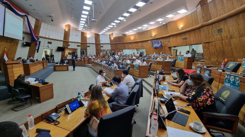 Cartistas de Diputados buscan ampliar déficit fiscal y habilitar más deuda