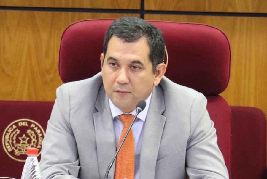 Arévalo acusa a «Nenecho» de jugar para la oposición para tumbar a la ANR en Asunción
