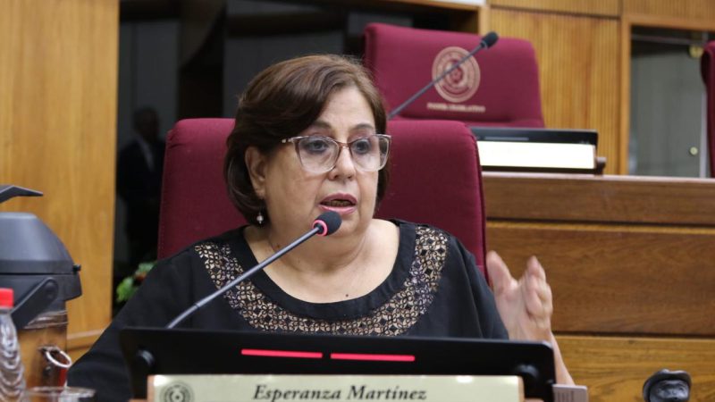 Esperanza Martínez impulsará comisión especial para investigar la “mafia de los títulos” tras escándalo de Hernán Rivas