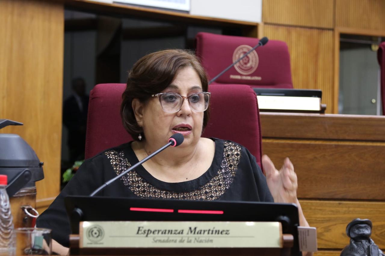 Esperanza Martínez impulsará comisión especial para investigar la “mafia de los títulos” tras escándalo de Hernán Rivas
