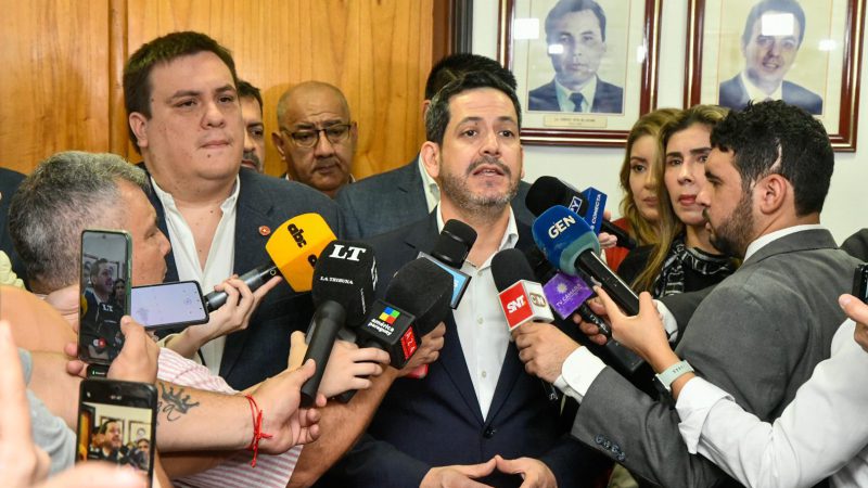 Latorre responde a Nenecho: “No blanqueo corrupción, camino con Honor Colorado”