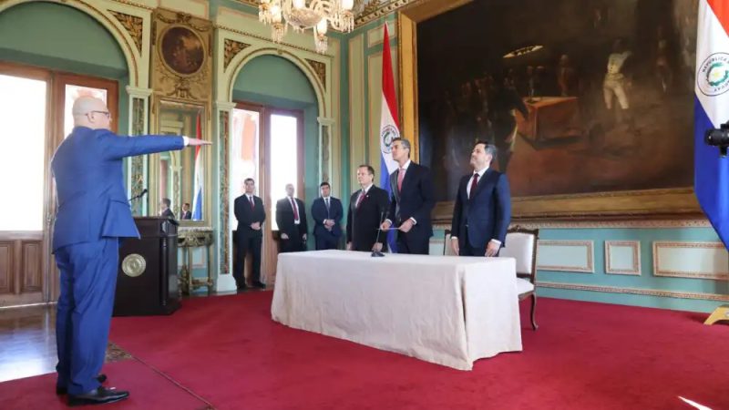 Óscar Lovera jura como ministro de Economía