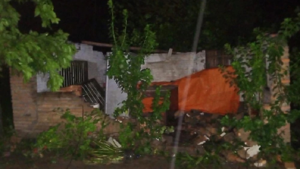 Furioso temporal golpea Ñeembucú y deja decenas de familias afectadas