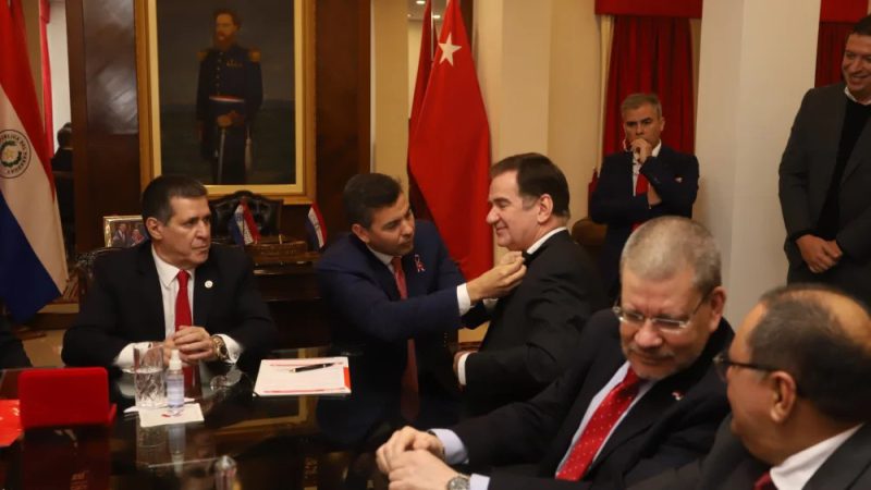 Vallejo exige renuncia de Penner: “Vendió sus principios y valores”