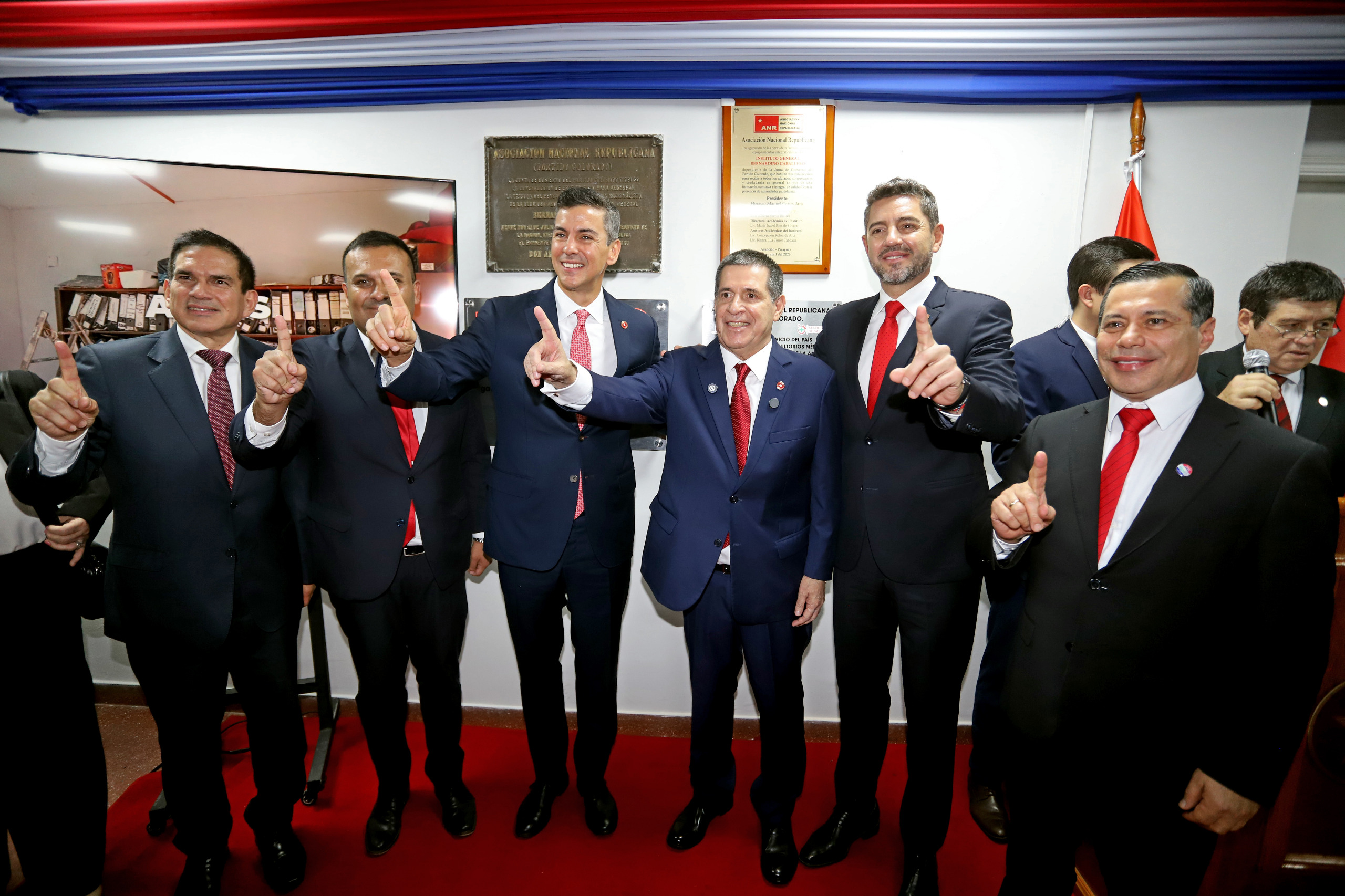 Cartes reaparece y pide unidad colorada apuntando a Baruja