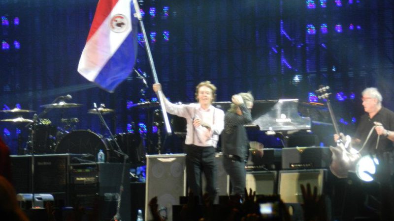 Un día como hoy, Paul McCartney se presentaba en el Defensores del Chaco