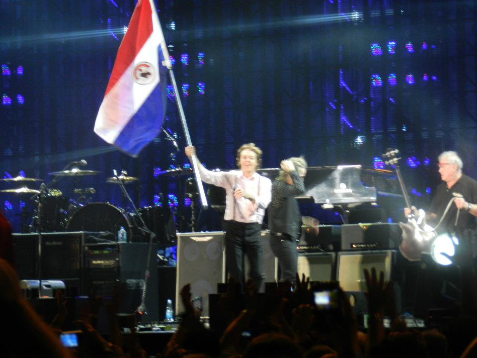 Un día como hoy, Paul McCartney se presentaba en el Defensores del Chaco