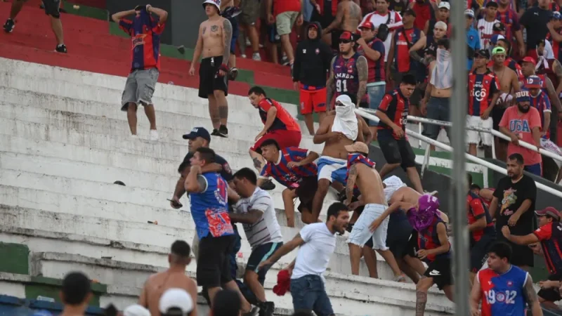 Hinchas de Cerro difunden un compilado de imágenes previo a los disturbios en el clásico